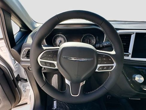 New 2026 Chrysler Pacifica Select image 12