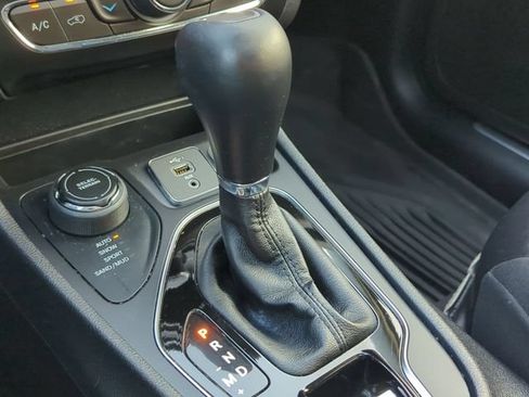 Used 2020 Jeep Cherokee Limited AWD/4WD image 21