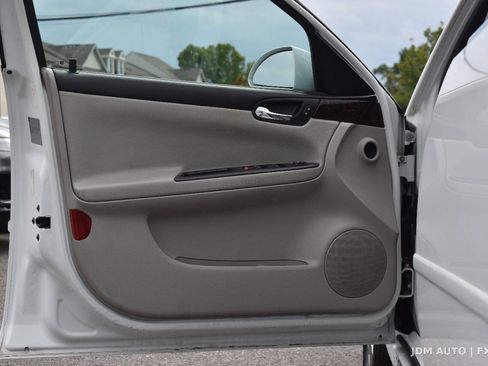 Used 2013 Chevrolet Impala LTZ FWD image 8