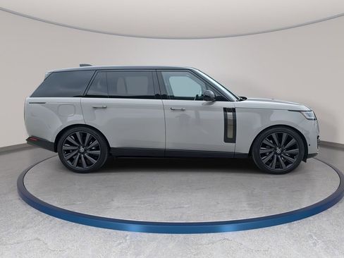 New 2025 Land Rover Range Rover SV image 4
