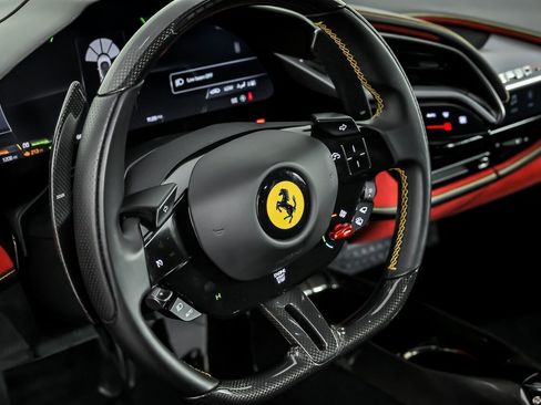 Used 2022 Ferrari SF90 Spider image 33