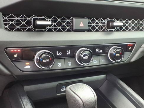 Used 2025 Honda Accord SE image 19