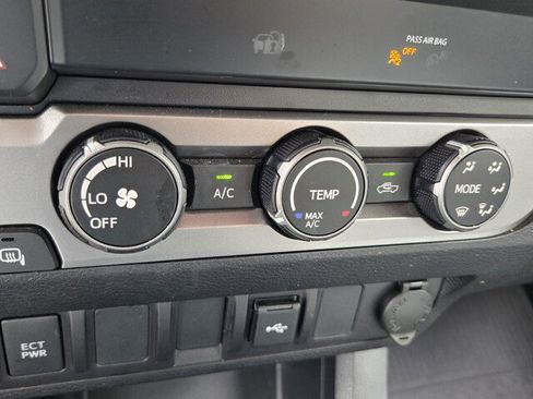Used 2022 Toyota Tacoma SR w/ SR Convenience Package RWD image 20