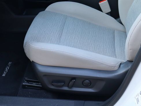 Used 2021 Nissan Rogue SV FWD image 14