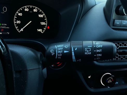 Used 2025 Honda HR-V Sport image 33