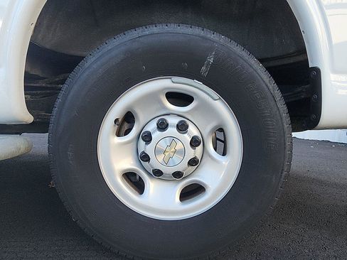 Used 2024 Chevrolet Express 2500 w/ Driver Convenience Package image 9