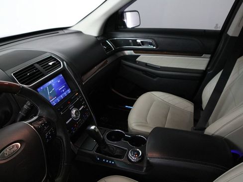 Used 2018 Ford Explorer Platinum AWD/4WD image 18