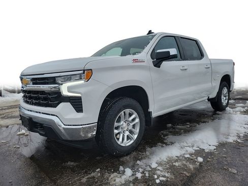 Used 2025 Chevrolet Silverado 1500 LT image 2