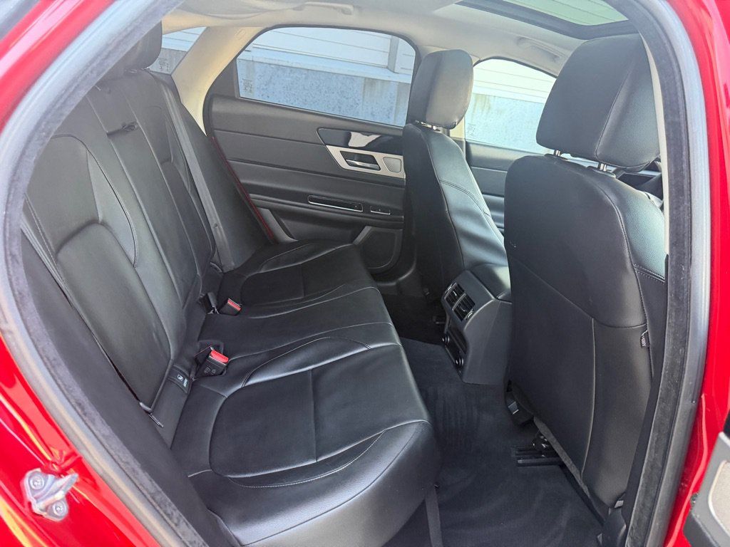 Used 2017 Jaguar XF Premium RWD image 22
