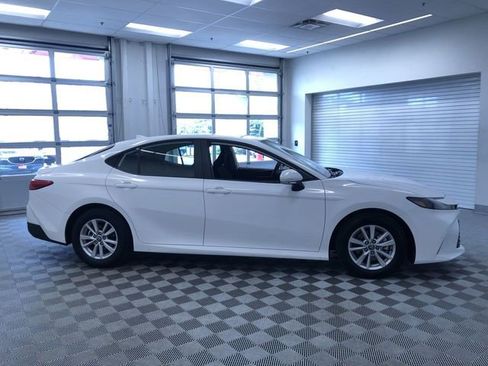 Used 2026 Toyota Camry LE FWD image 34