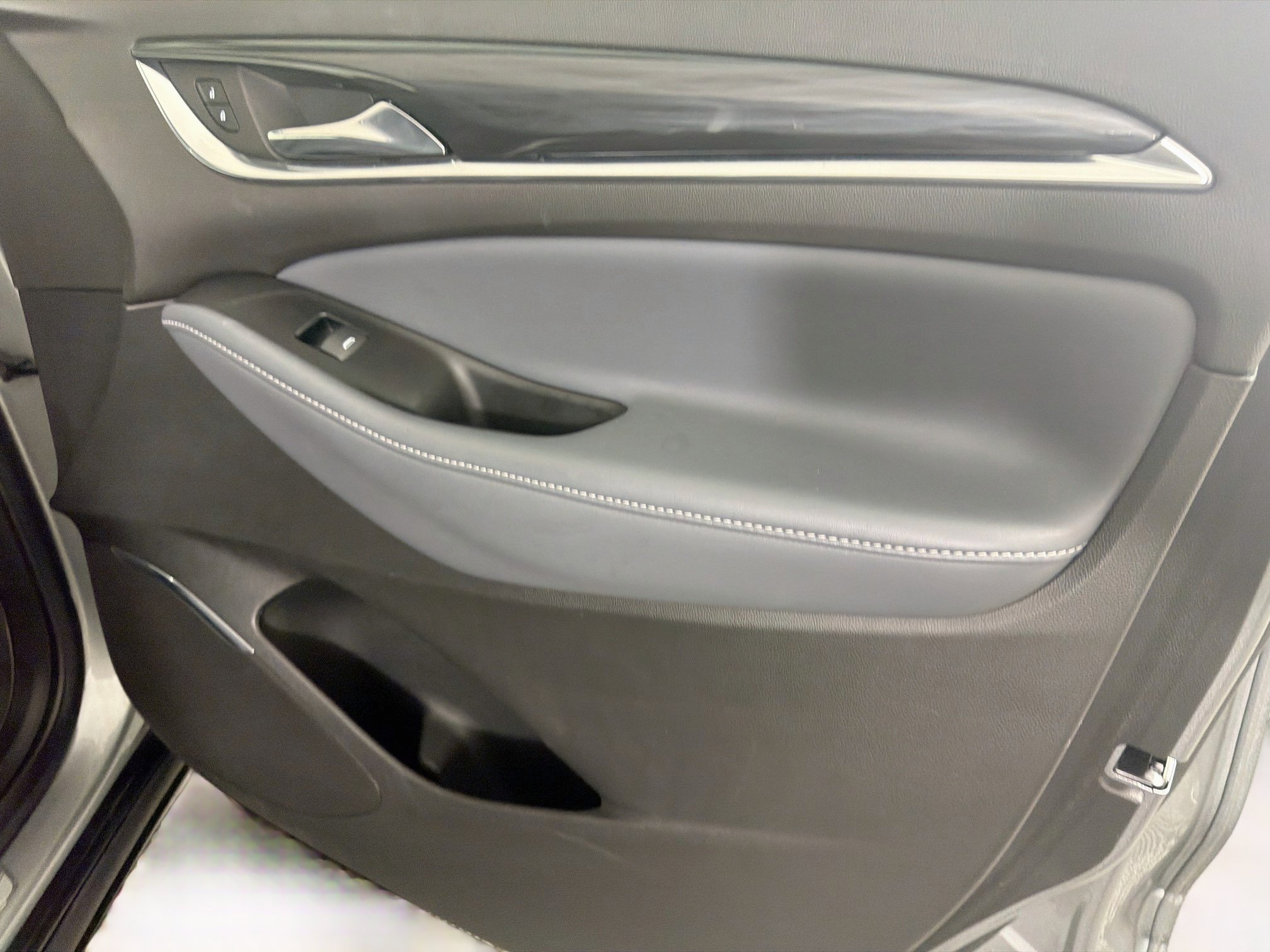 Used 2024 Buick Enclave Essence w/ Sport Touring Edition FWD image 33