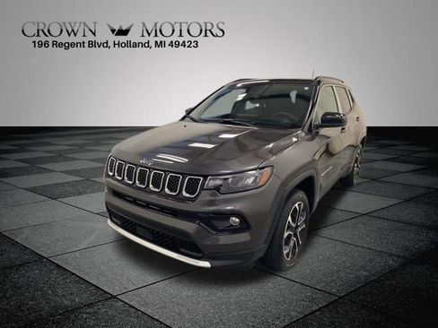 Used 2023 Jeep Compass Limited w/ Sun and Sound Group AWD/4WD image 3