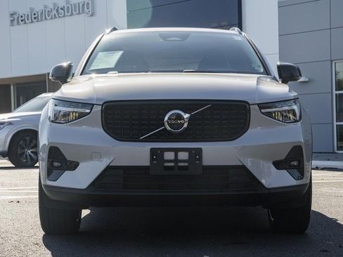 Certified 2025 Volvo XC40 B5 Plus image 2