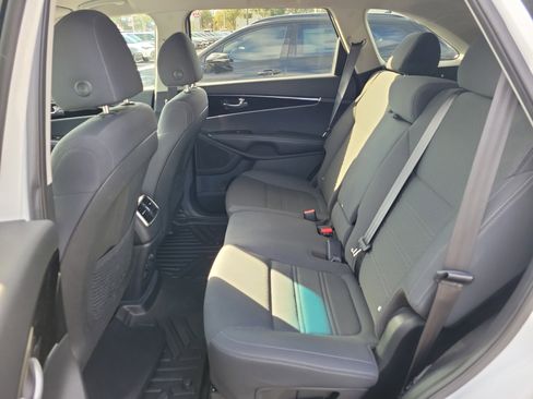 Used 2020 Kia Sorento LX image 15