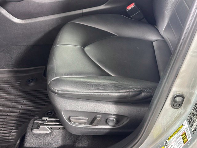 Used 2021 Toyota Highlander XLE AWD/4WD image 10