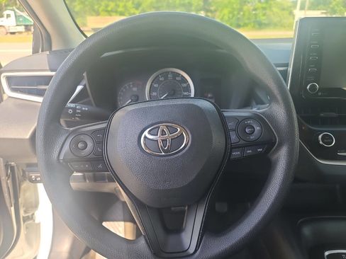Used 2021 Toyota Corolla LE FWD image 15