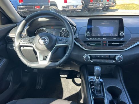 Used 2025 Nissan Altima 2.5 SV FWD image 24
