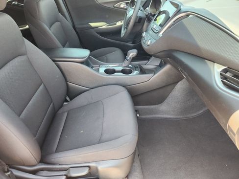 Used 2025 Chevrolet Malibu LS w/ Driver Confidence Package FWD image 17
