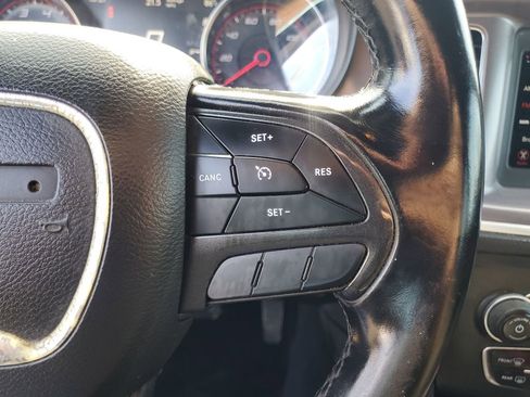 Used 2019 Dodge Charger SXT RWD image 16