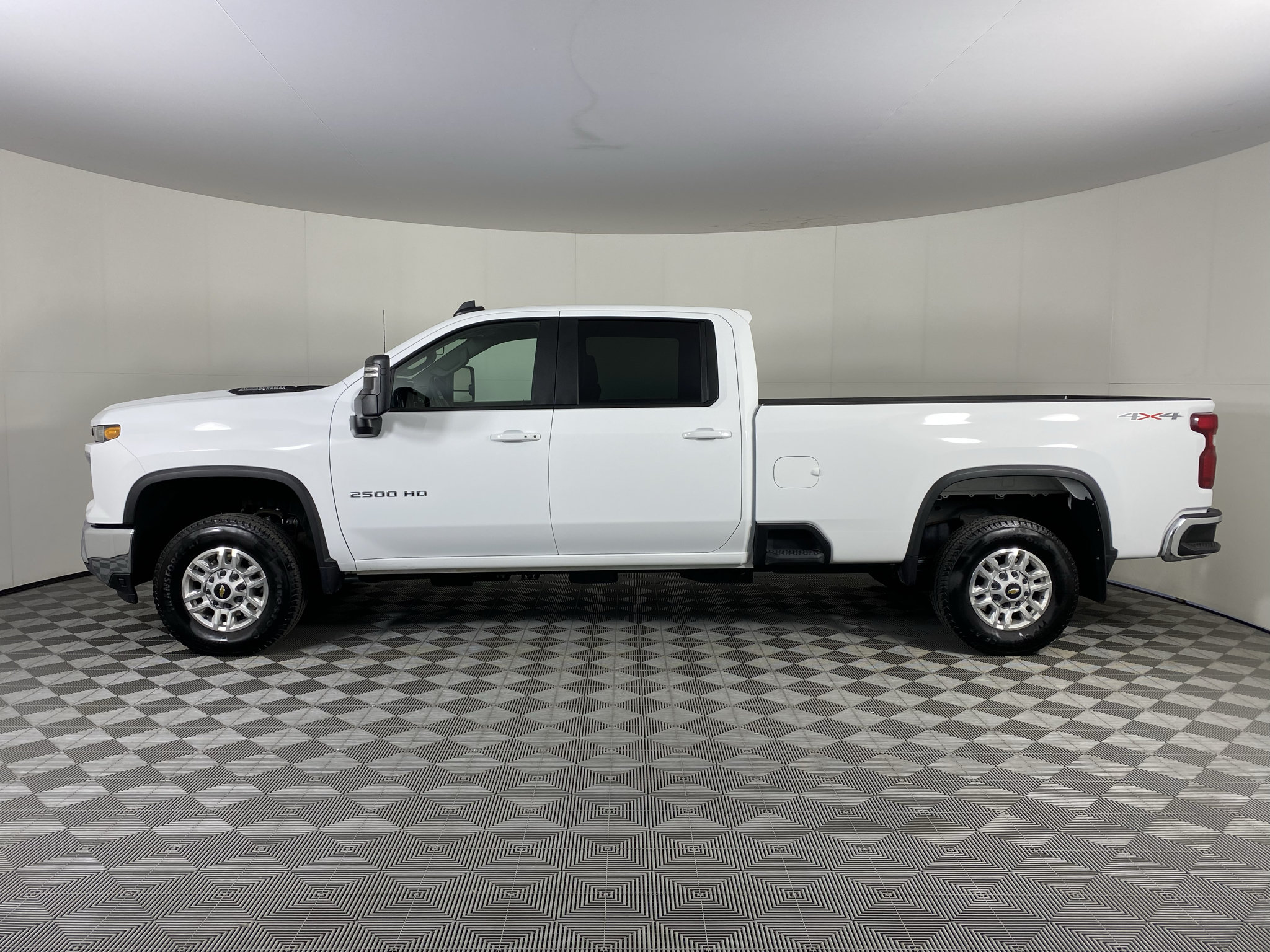 Used 2026 Chevrolet Silverado 2500 LT AWD/4WD image 4