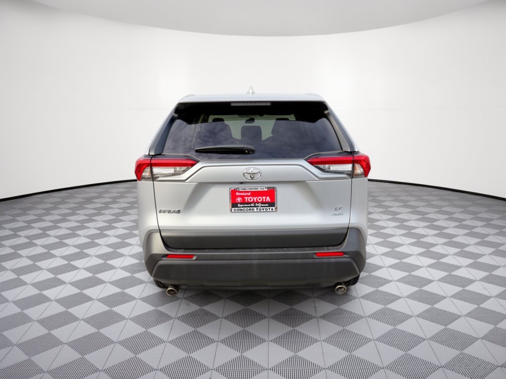 Used 2025 Toyota RAV4 LE AWD/4WD image 11