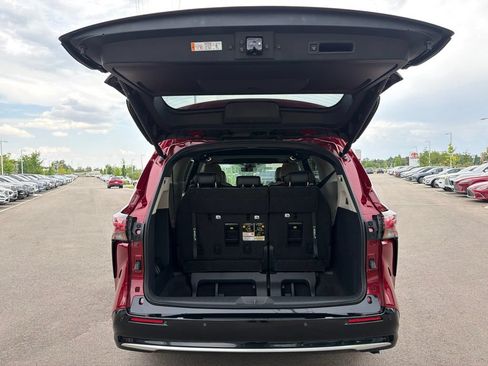 Used 2026 Toyota Sienna Limited FWD image 14