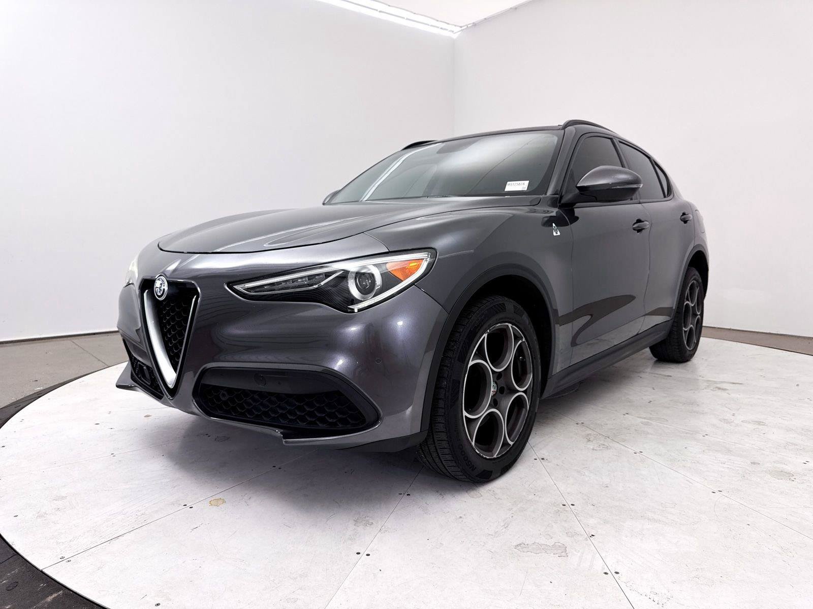Used 2018 Alfa Romeo Stelvio Sport w/ Quick Order Package 22J Sport AWD/4WD image 13