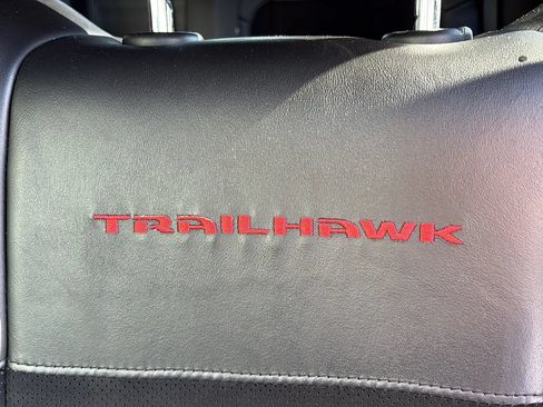Used 2017 Jeep Grand Cherokee Trailhawk AWD/4WD image 11