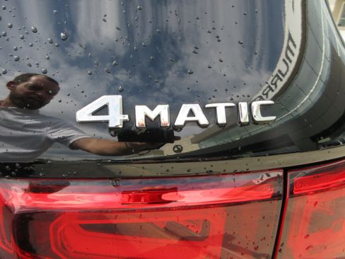 Used 2022 Mercedes-Benz GLB 250 4MATIC image 9