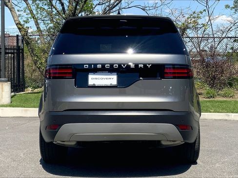 Used 2025 Land Rover Discovery S AWD/4WD image 4