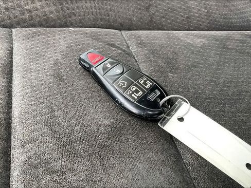 Used 2012 Dodge Grand Caravan SXT image 11