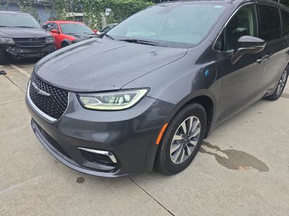 Used 2022 Chrysler Pacifica Touring-L