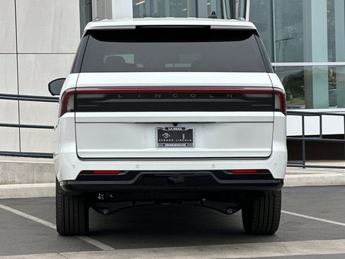 New 2025 Lincoln Navigator L Reserve w/ Jet Appearance Package image 4