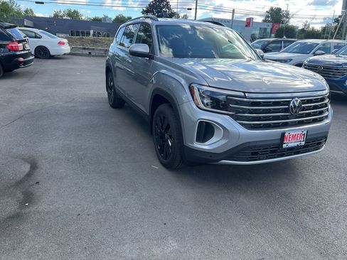 New 2026 Volkswagen Atlas SE image 3