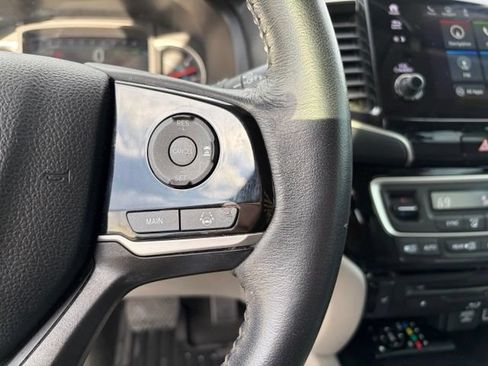 Used 2020 Honda Pilot Touring image 25
