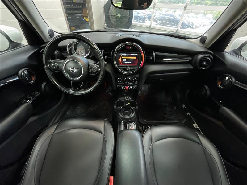 Used 2021 MINI Cooper 4-Door Hardtop w/ Premium Package FWD image 24