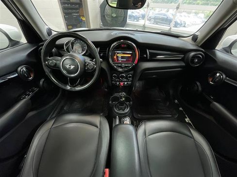 Used 2021 MINI Cooper 4-Door Hardtop w/ Premium Package FWD image 24