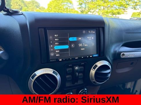 Used 2017 Jeep Wrangler Unlimited Sahara w/ Connectivity Group AWD/4WD image 20