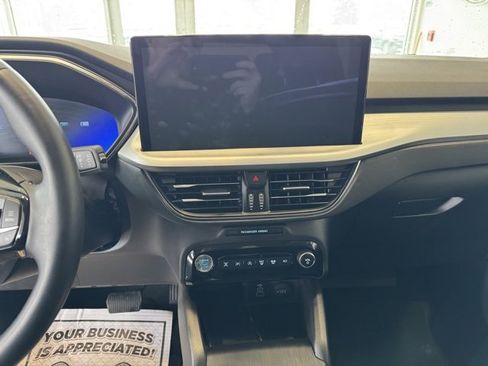 Used 2024 Ford Escape Platinum image 12