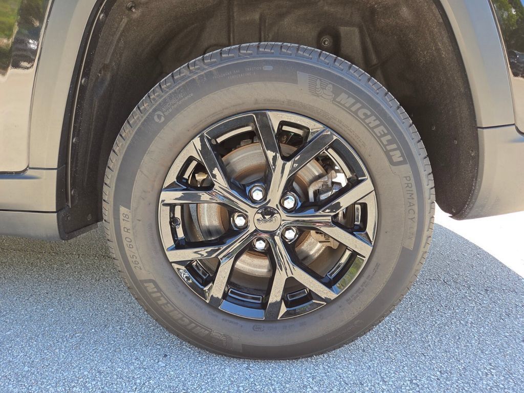 Used 2024 Jeep Grand Cherokee L Altitude AWD/4WD image 22