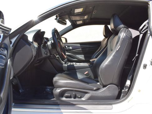 Used 2017 INFINITI Q60 Red Sport 400 RWD image 10