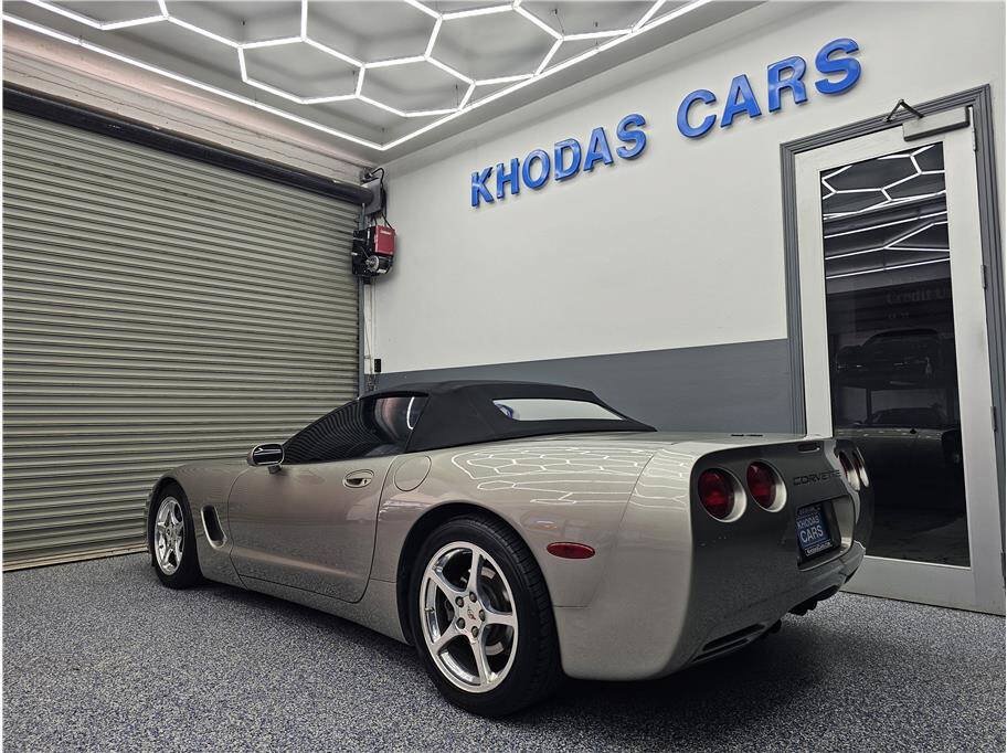 Used 2000 Chevrolet Corvette Convertible w/ Performance Handling Pkg RWD image 3