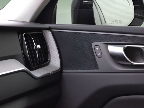 Used 2025 Volvo XC60 B5 Plus AWD/4WD image 30