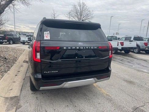 Used 2025 Ford Expedition Platinum w/ Driver's Package image 10