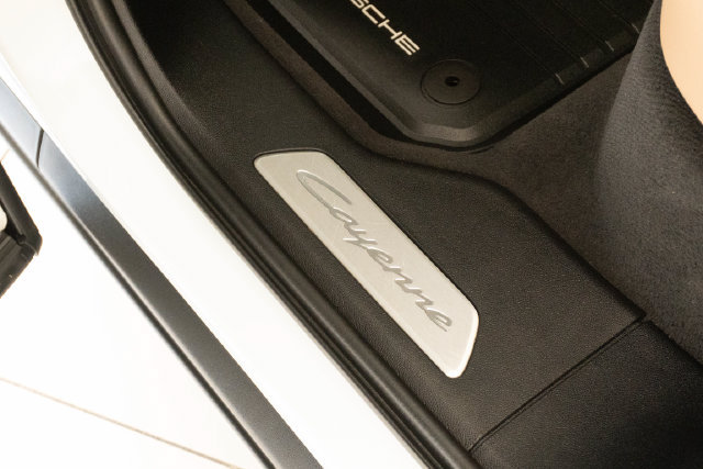 Used 2025 Porsche Cayenne w/ Premium Package Plus AWD/4WD image 10