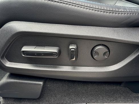 Certified 2025 Honda Pilot Touring image 16