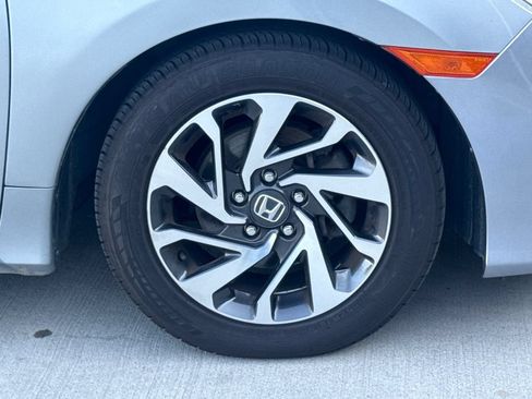 Used 2018 Honda Civic EX image 11