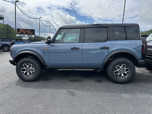 New 2025 Ford Bronco Badlands image 4