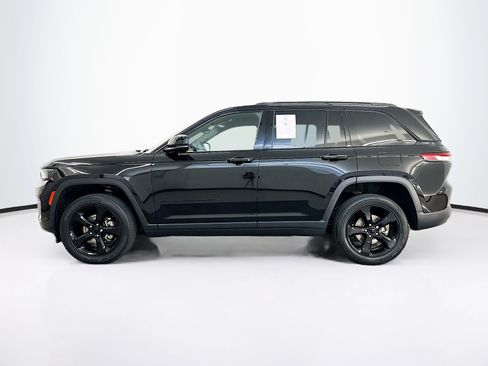 Used 2023 Jeep Grand Cherokee Altitude AWD/4WD image 4