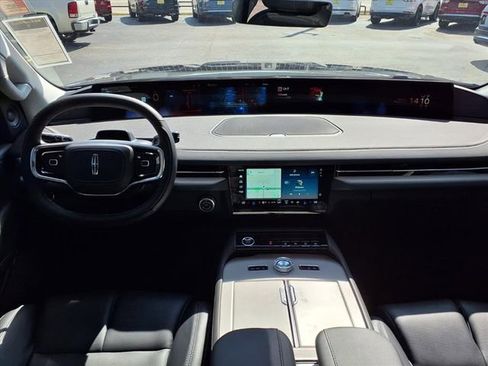 New 2025 Lincoln Navigator Reserve AWD/4WD image 6